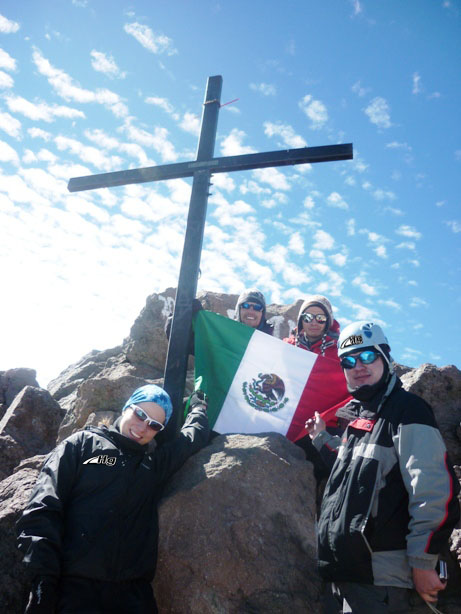 Nevado de Toluca con bandera de Mexico 